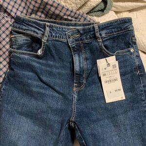 ZARA high waisted flare jeans Sz. 6. NWT